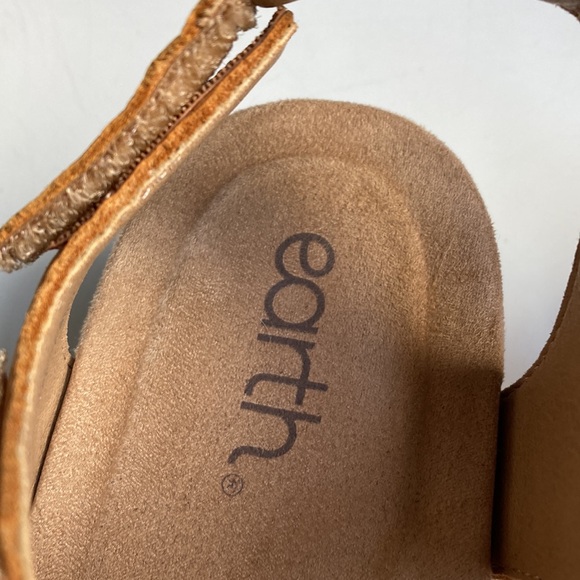 Earth Roni Leather sandals size 6, mustard color, excellent condition - Picture 9 of 11